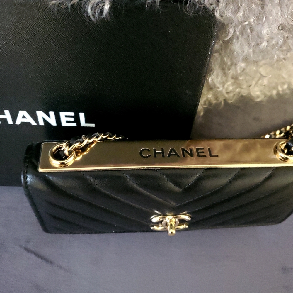 Authentic Chanel Soft Caviar handbag - Picture 4 of 8
